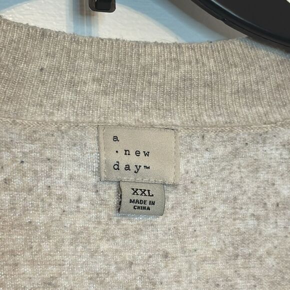 A New Day Women’s Cream Colored Pullover Knit V Neck Sweater Size Large - Picture 2 of 5